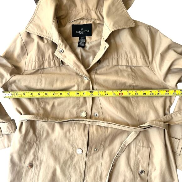 London Fog Women’s XL Hooded Trench / Raincoat – Classic Khaki, Belted & Lined - Picture 5 of 12